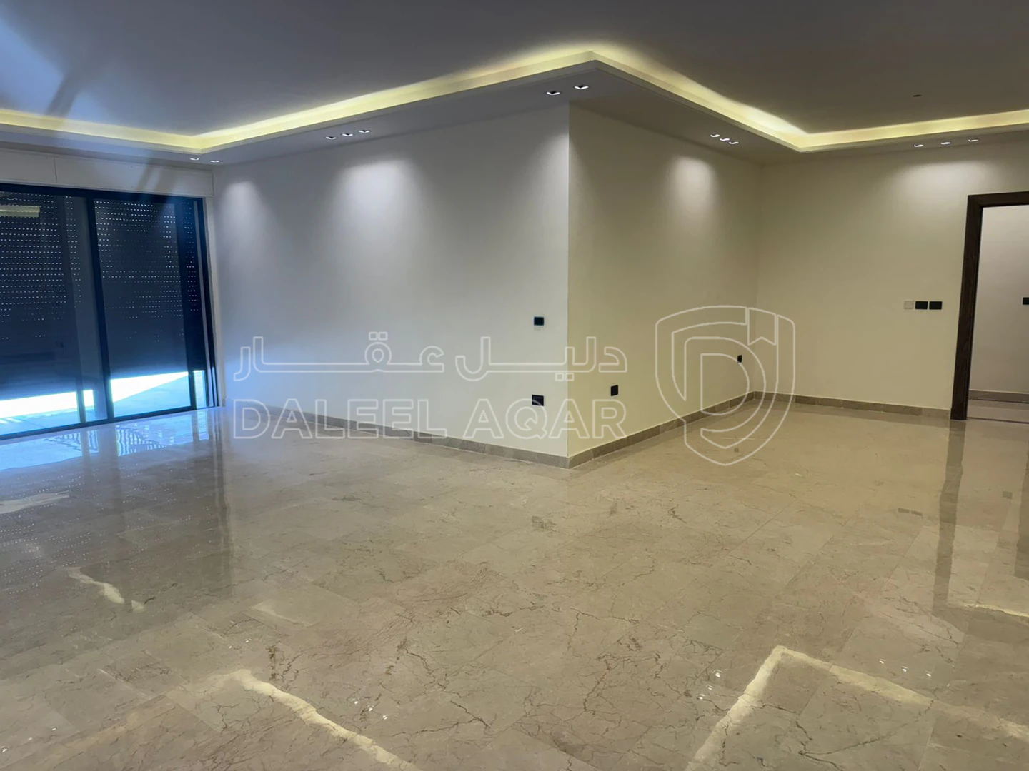 شقة في عمان - النخيل - 210,000 دأ - صورة 1